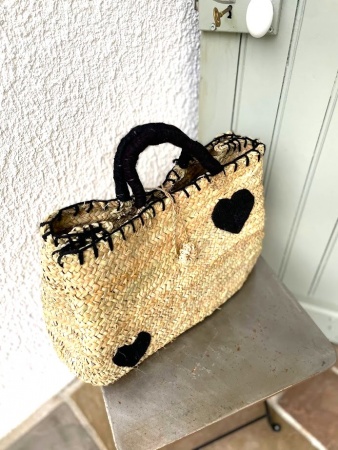 Panier cabas en paille coeurs noirs