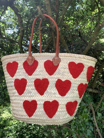 Panier en paille 12 coeurs rouges