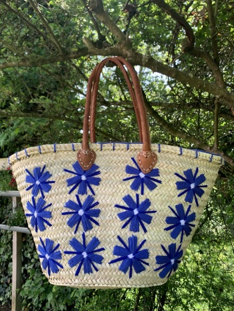 Panier en paille fleur bleu majorelle