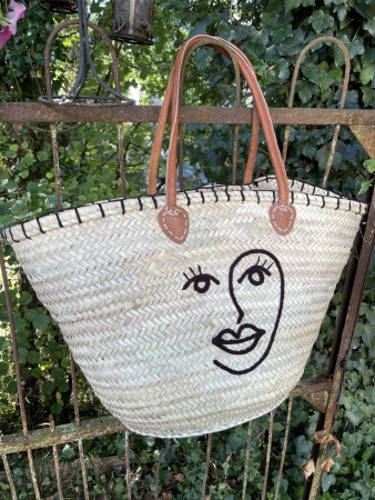 Panier en paille visage femme 