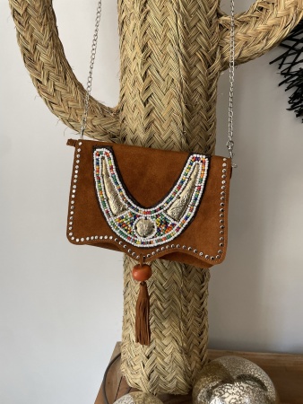 Sac en daim marron petit format boomerang métal et perles