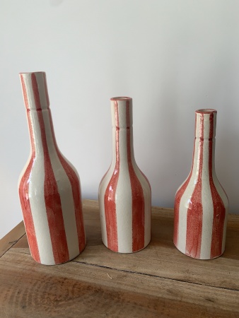 Série vases céramique blanc rayure rouge