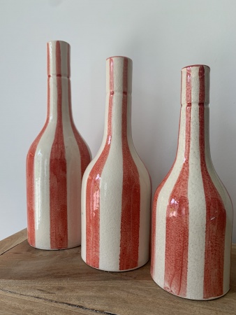 Série vases céramique blanc rayure rouge