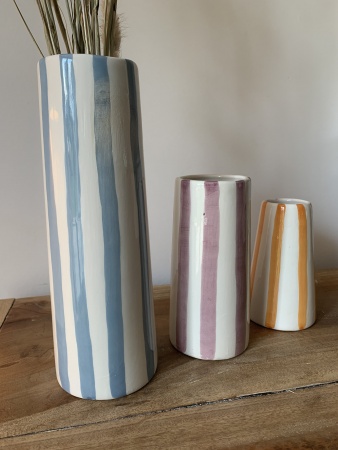 Série vases céramique blanc rayures multicolores