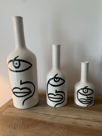 Série Vases céramiques blanc visage noir