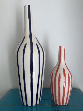 Vases céramique blanc rayures rouge ou bleu