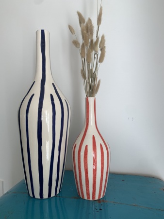 Vases céramique blanc rayures rouge ou bleu