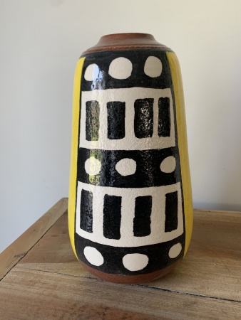 Vases jaune et noir motifs ethniques