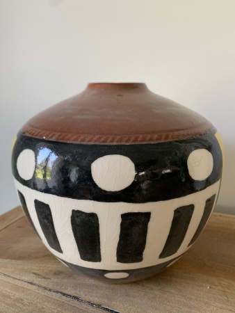 Vases jaune et noir motifs ethniques
