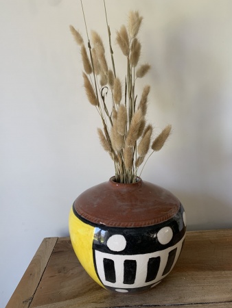 Vases jaune et noir motifs ethniques