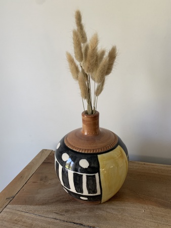 Vases jaune et noir motifs ethniques