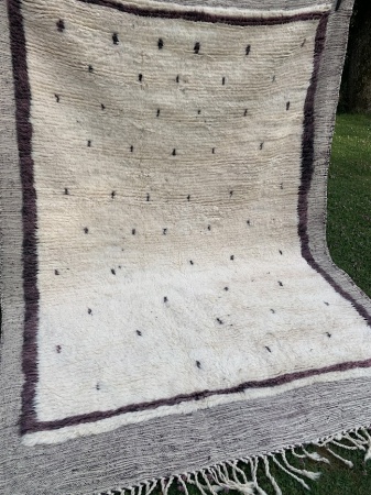 VIOLETTE -Tapis Oued Zem Blanc et aubergine 285x198cm