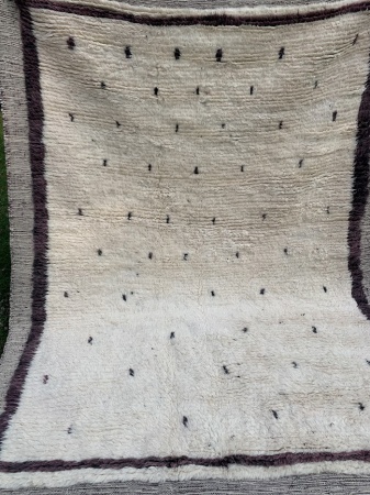 VIOLETTE -Tapis Oued Zem Blanc et aubergine 285x198cm