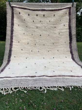 VIOLETTE -Tapis Oued Zem Blanc et aubergine 285x198cm