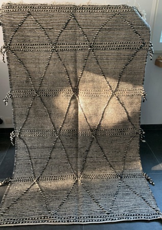 WASSIM - Tapis Zanafi noir & blanc 195x121cm